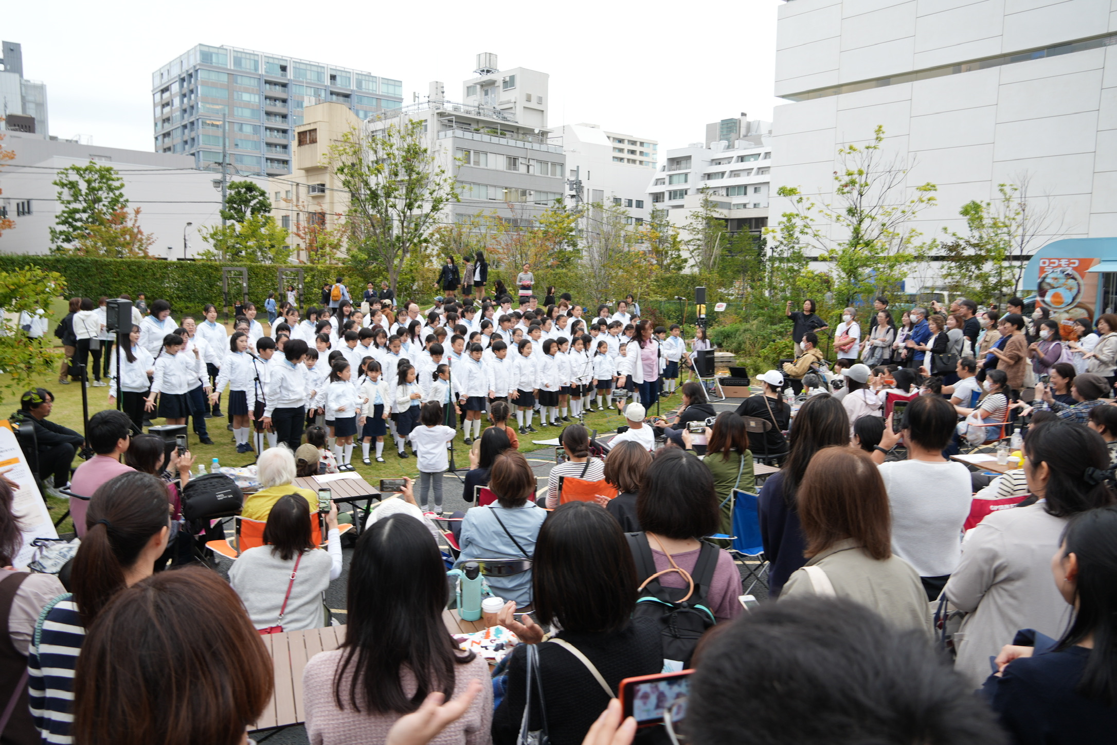 SJEマルシェ会場のイベント風景