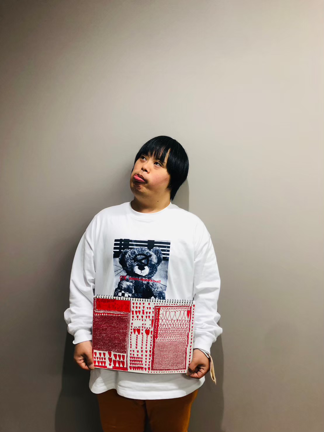 合唱ステージを囲む大勢の来場者