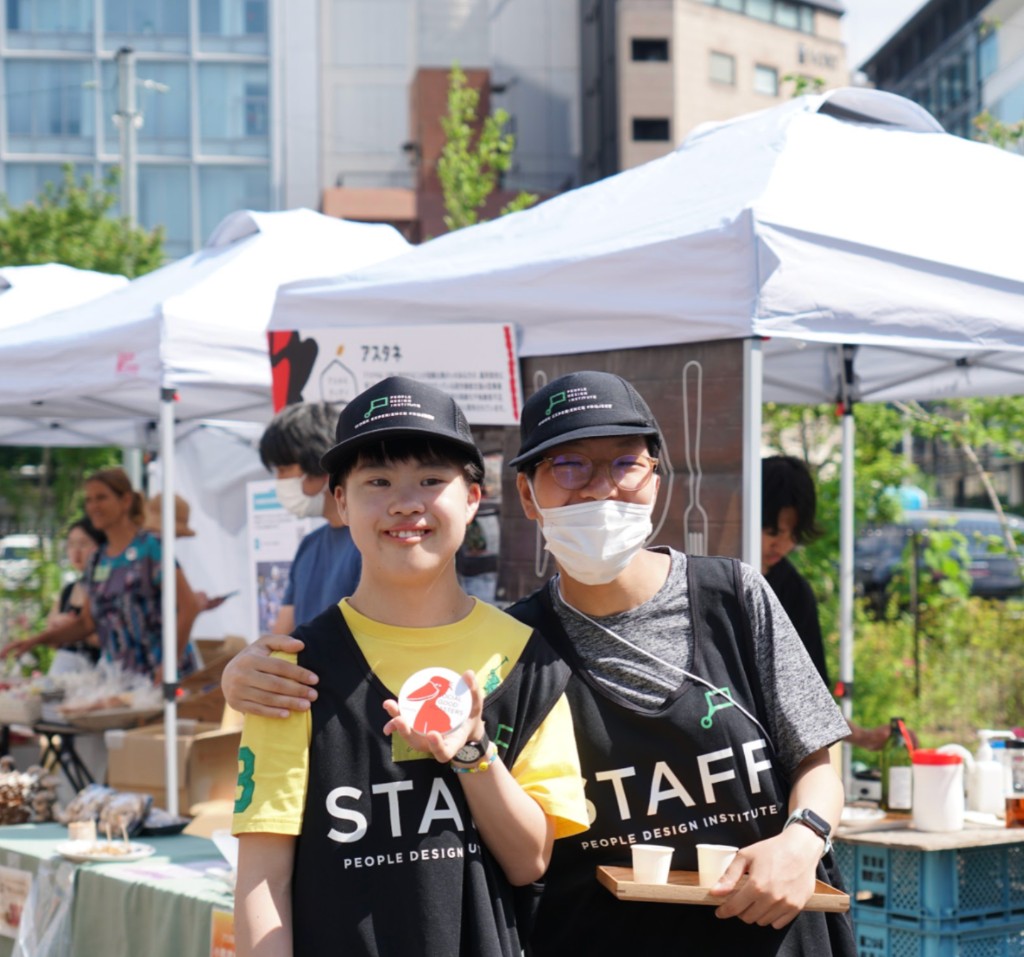 SATEAキャストの接客風景